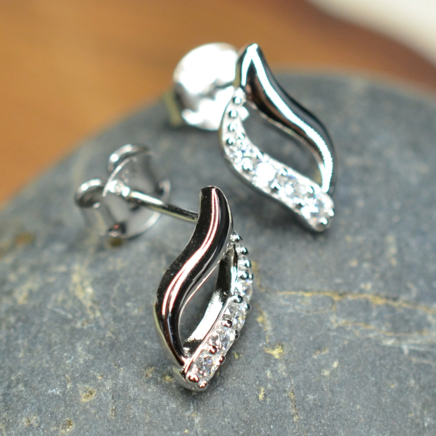 925 Sterling Silver Stud Earrings Platinum Plated Leaf Motif Cubic Zirconia